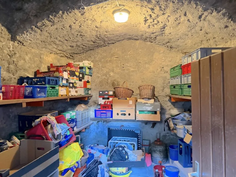 Ruhiges EFH 5 Zimmer mit Seesicht und vielen Kellern Tranquilla casa indipendente con 5 locali, vista lago e numerose cantine