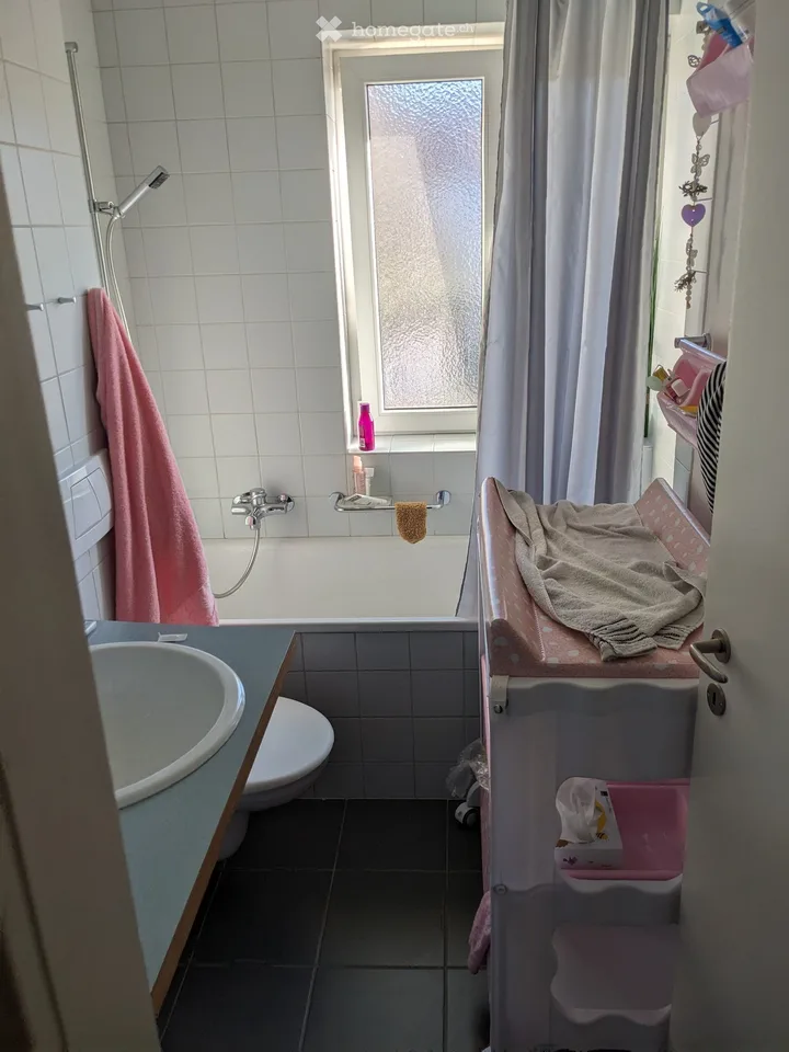 Grosse 3-Zimmer-Wohnung zentral gelegen in Küsnacht
