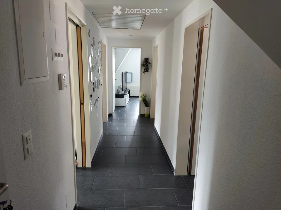 Charming 3.5-room attic apartment in Goldau – available immediately!
