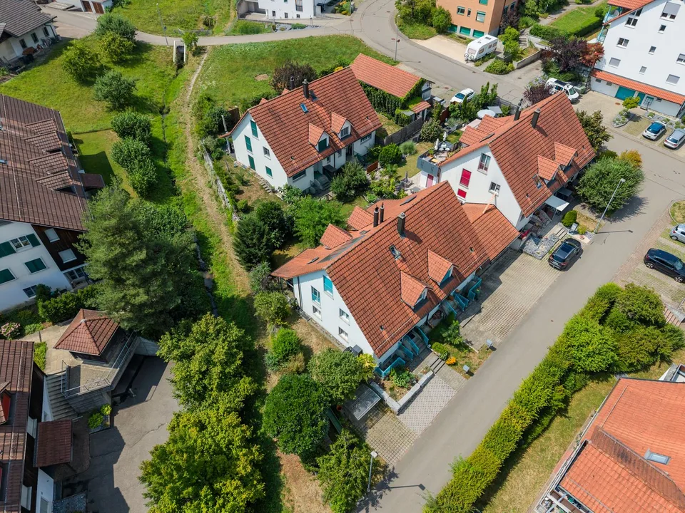 Maison mitoyenne familiale avec beau jardin à Lufingen