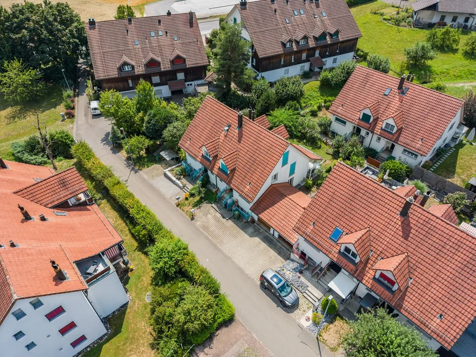 Maison mitoyenne familiale avec beau jardin à Lufingen
