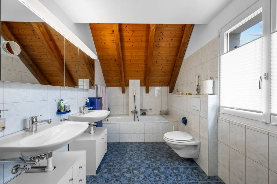 Maison mitoyenne familiale avec beau jardin à Lufingen