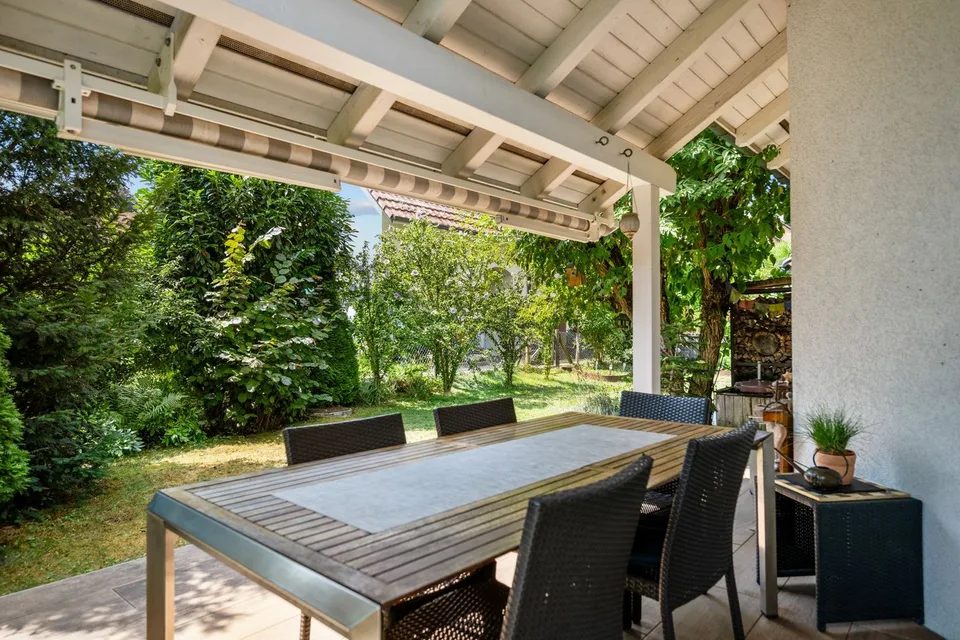 Maison mitoyenne familiale avec beau jardin à Lufingen