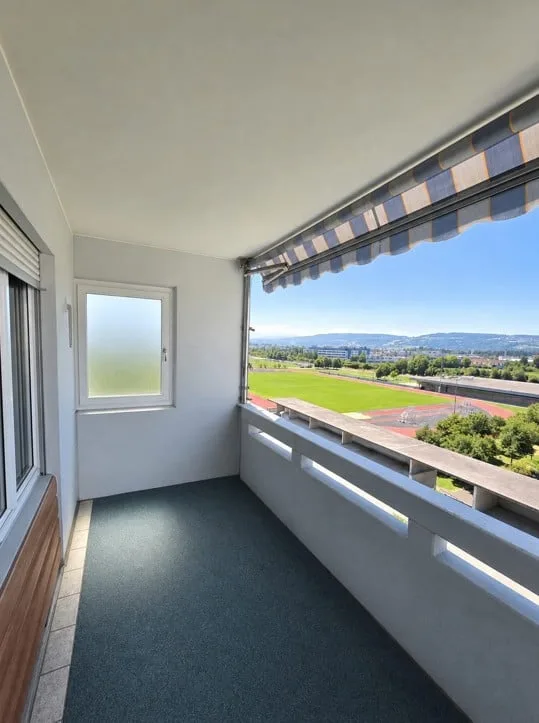 Bright 5.5-room apartment with a far-reaching view in the center of Volketswil