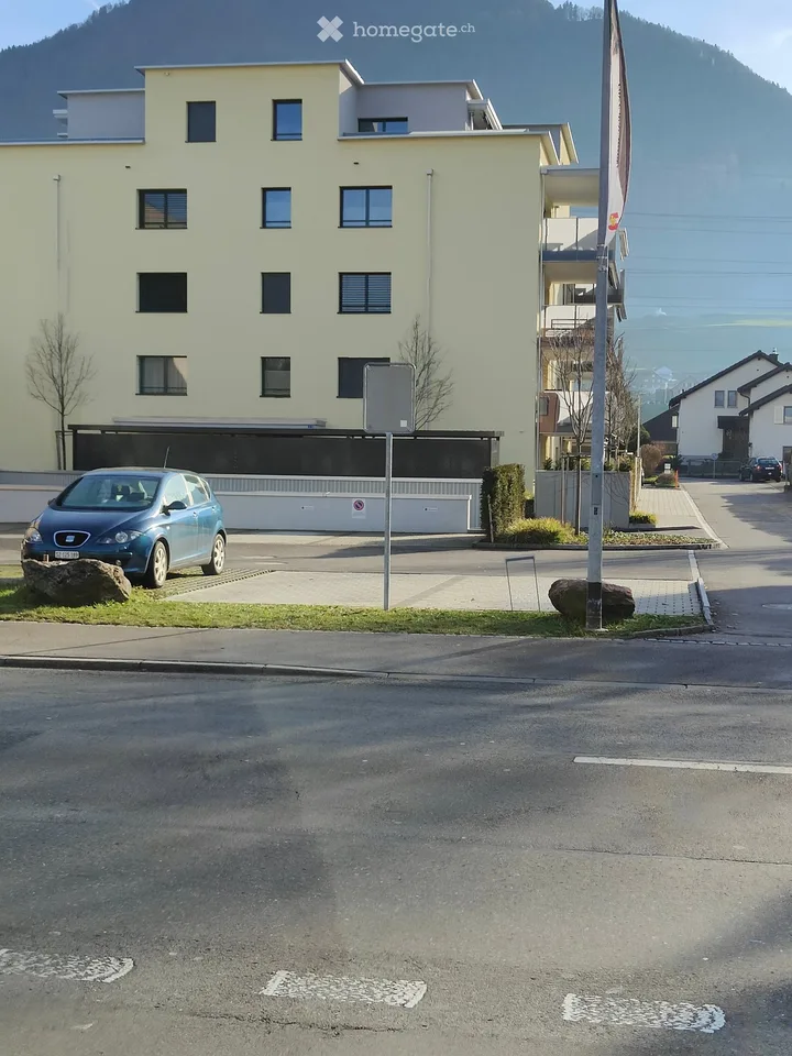 Einstellhallenplatz zu vermieten – Sonnmattstrasse 1, Siebnen
