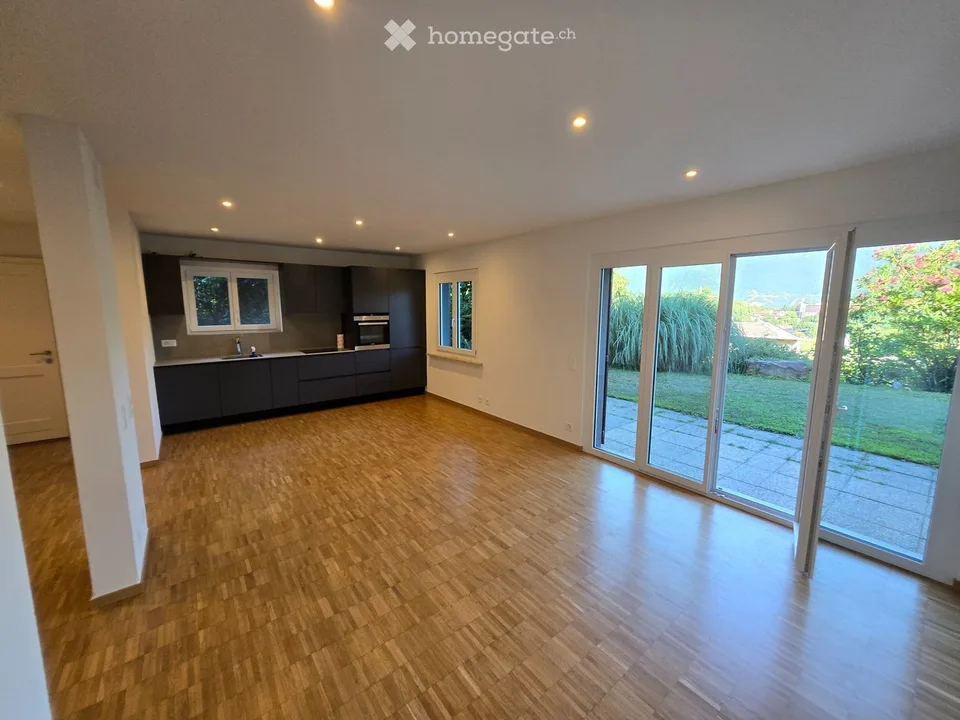 4.5 newly renovated, large private garden, two parking spaces