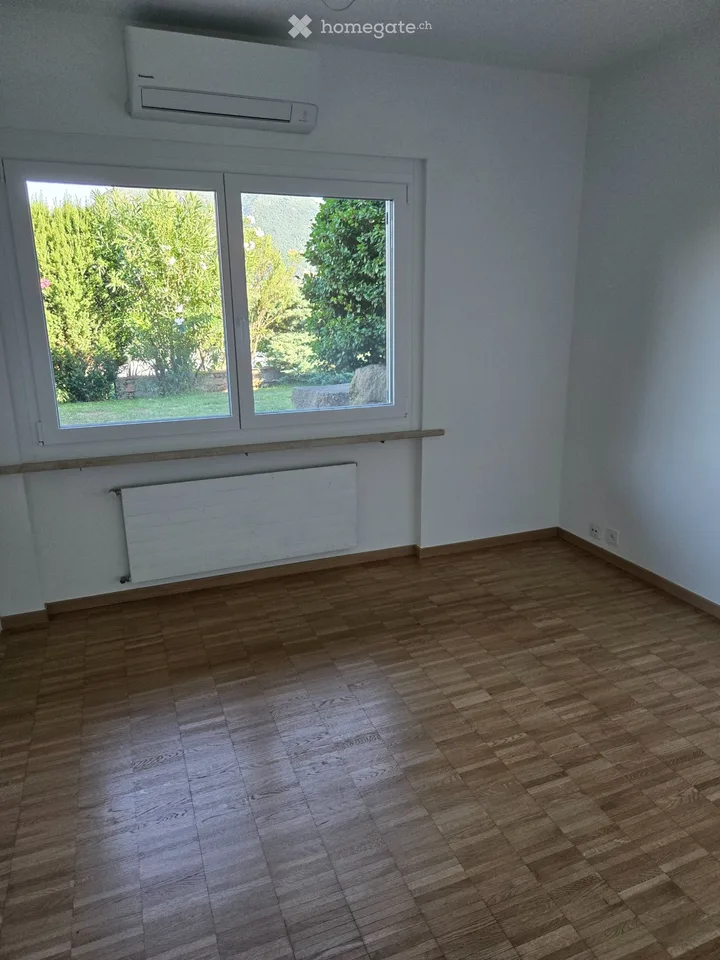 4.5 newly renovated, large private garden, two parking spaces
