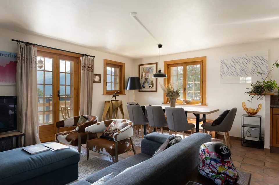 Chalet avec Permis pour Rénovation! – photo 3 sur 7
