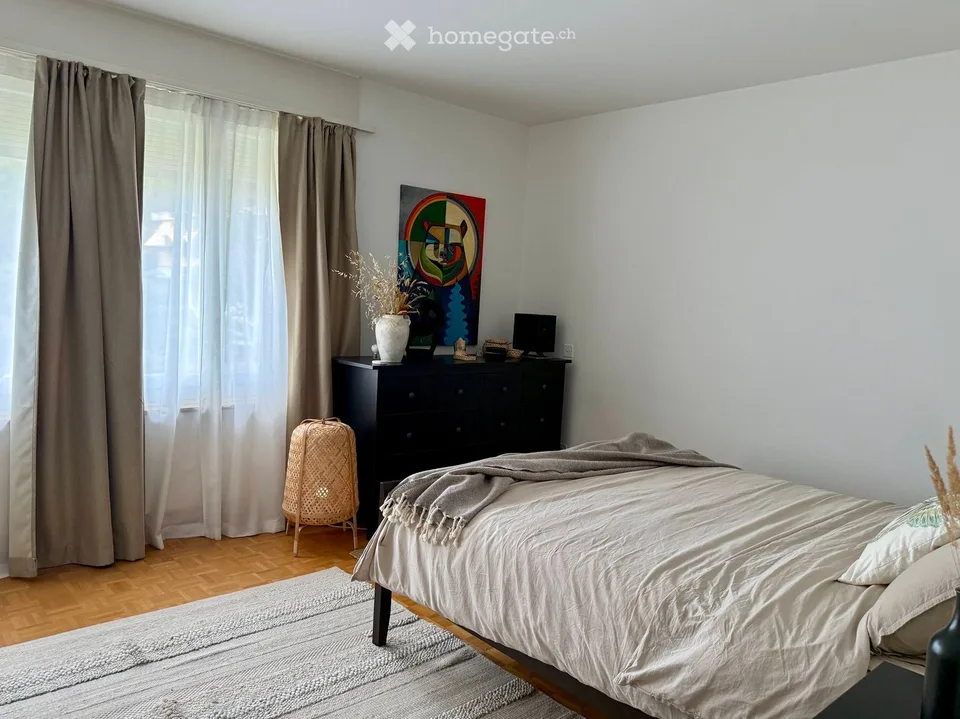 Appartement de 5 pièces lumineux avec cheminée, balcon & place de garage à Zollikon