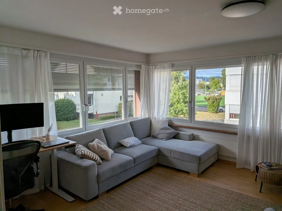 Appartement de 5 pièces lumineux avec cheminée, balcon & place de garage à Zollikon