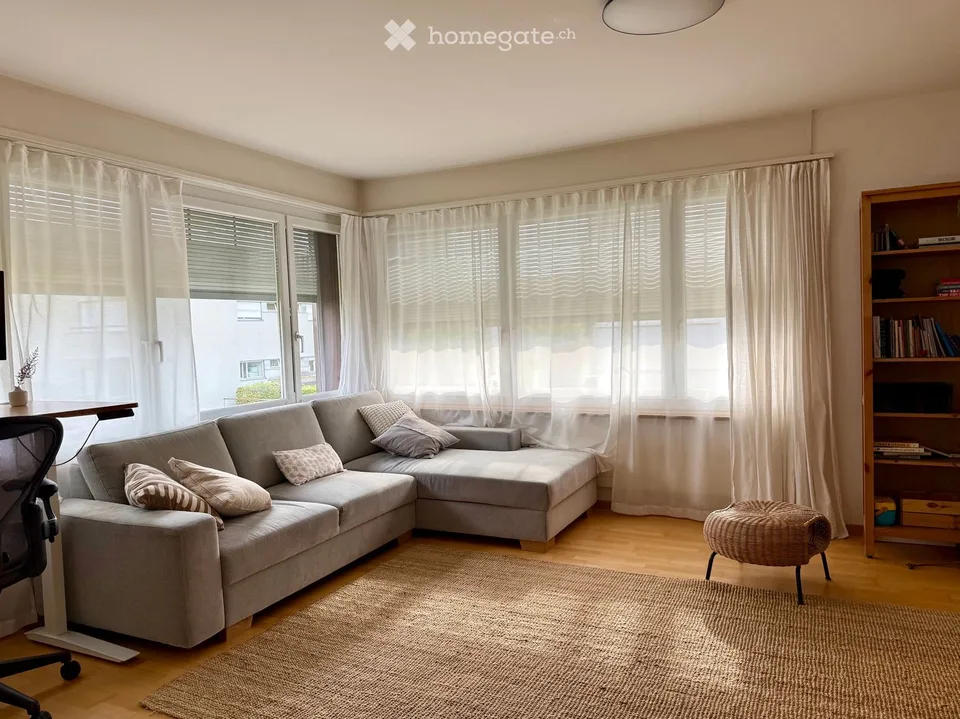 Helle 5-Zimmer-Wohnung mit Cheminée, Balkon & Garagenplatz in Zollikon