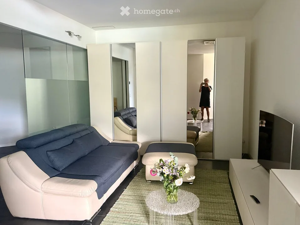 2.5-Room Modern Apartment with Lake View and Garden Seating Area – Quietly Located and Furnished