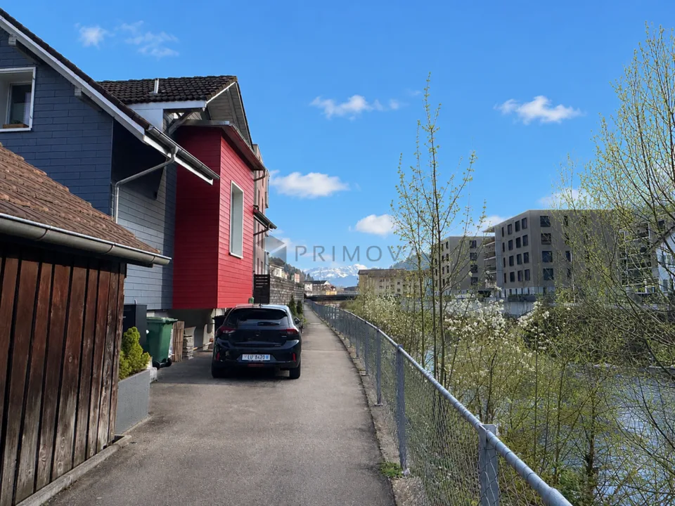Top Price: Single-Family House with Potential (Core Zone C, 18m) directly on the River.