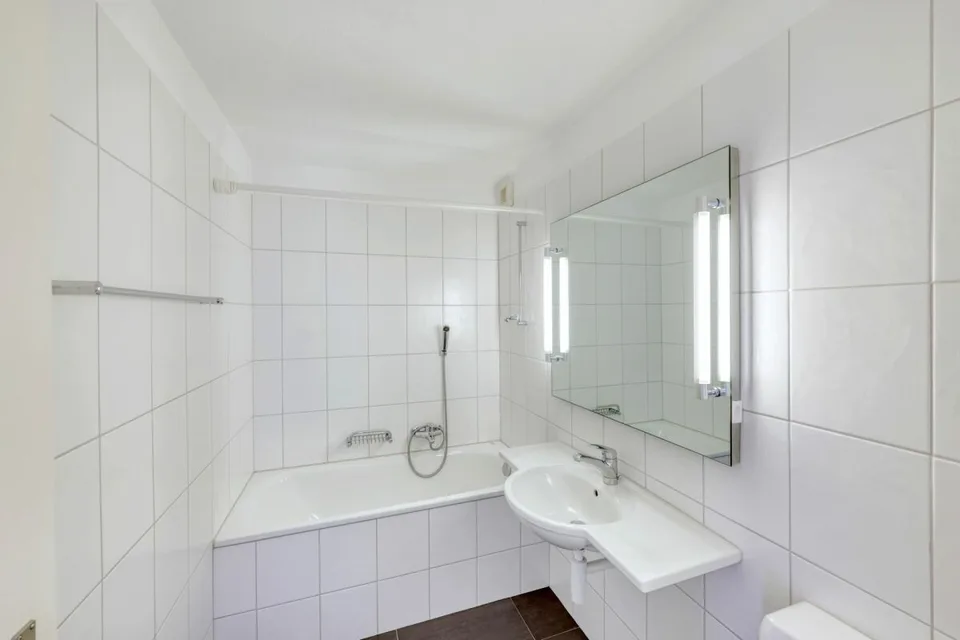 Casa a terrazza di 4,5 locali in un ambiente verde con potenziale di ristrutturazione