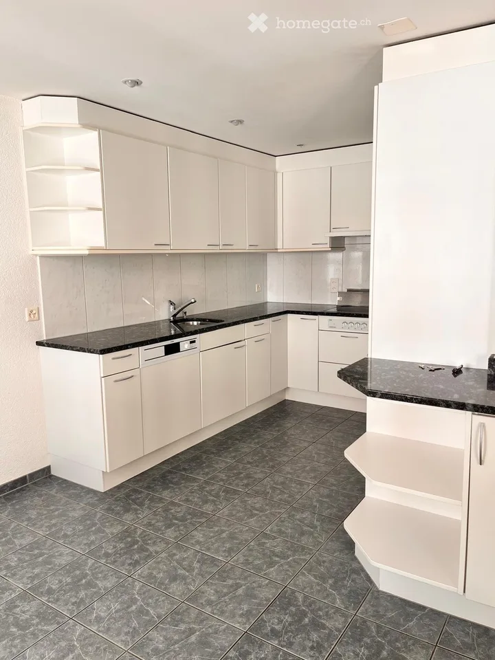 Bright 4.5-room apartment in central Glarus