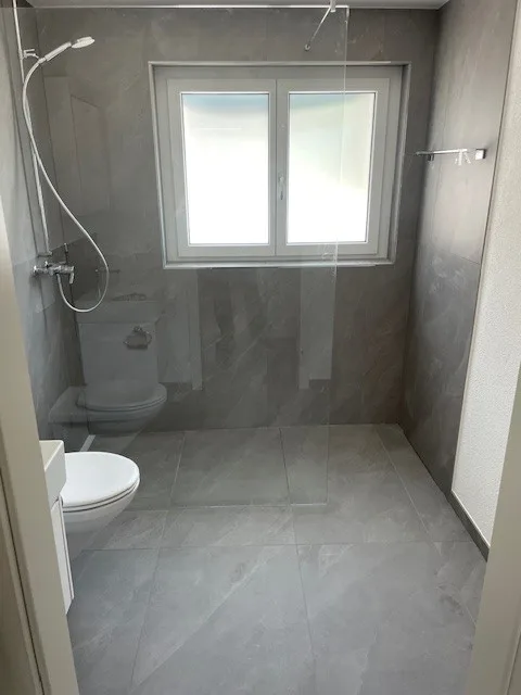 First rental of new 4.5 room apartments with balcony in completely renovated house