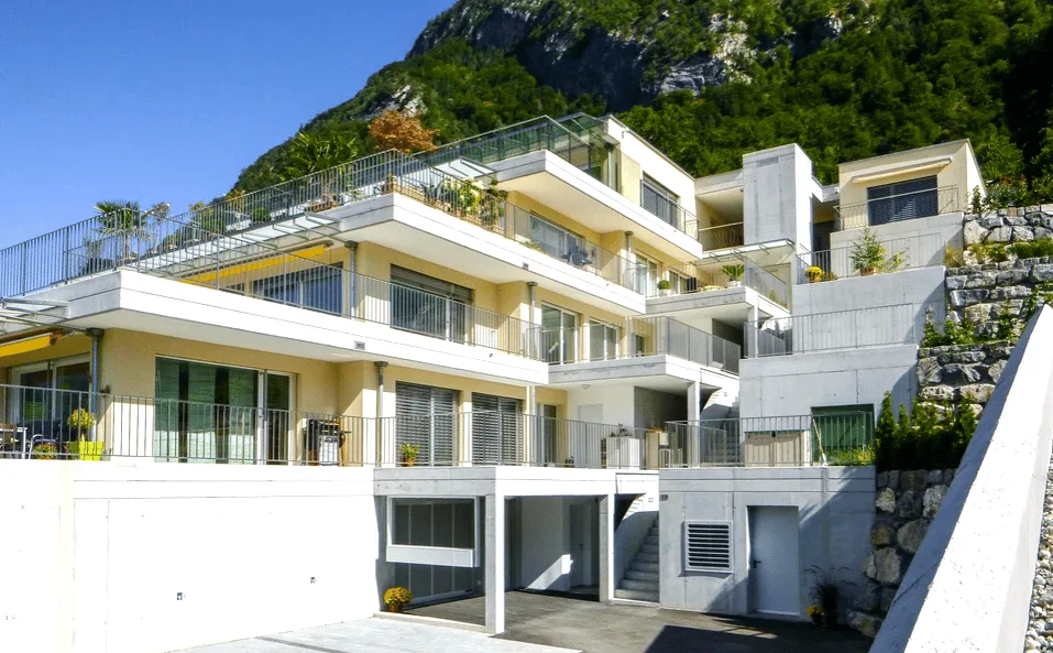 Neuwertige, riesige 5 ½-Zimmer-Terrassenwohnung mit schönstem Talblick auf der Sonnenseite