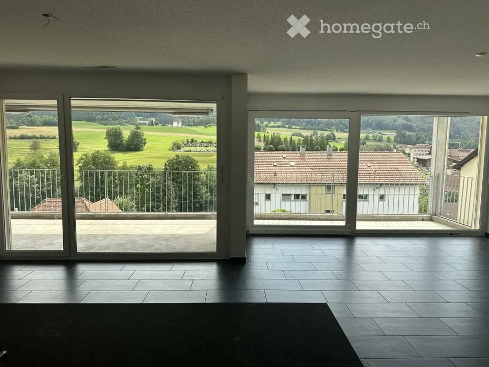 Ampio appartamento di 5.5 locali con balcone a Tavannes