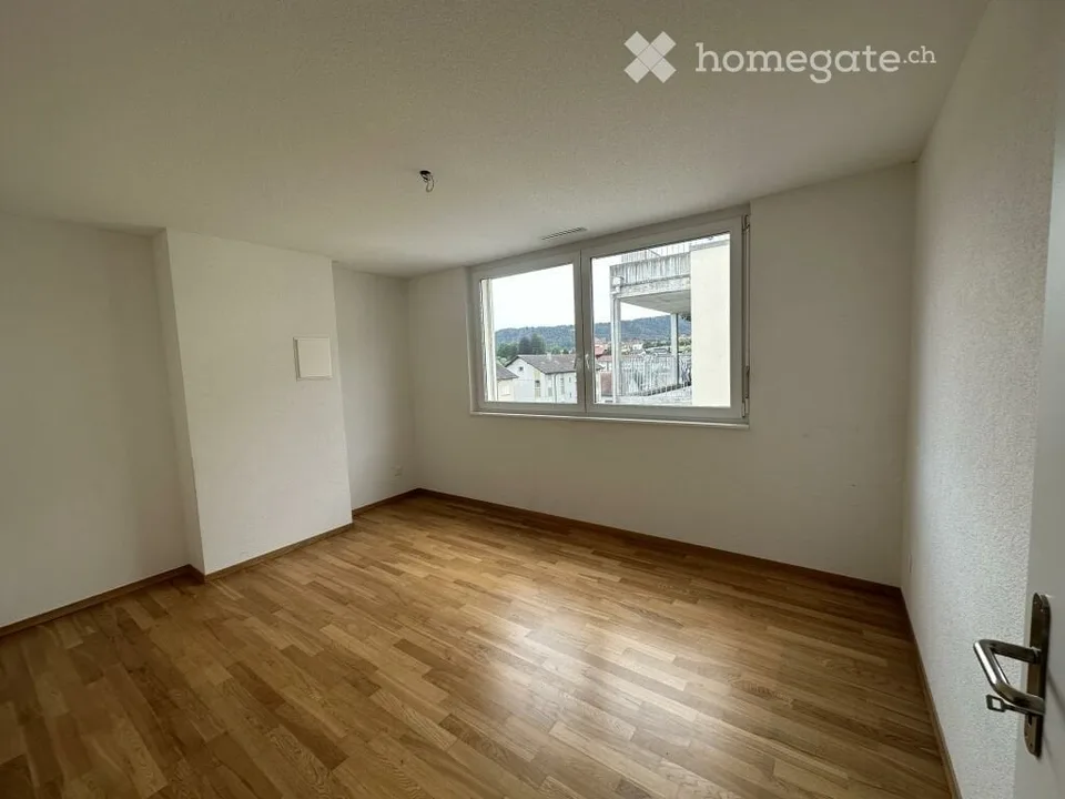 Ampio appartamento di 5.5 locali con balcone a Tavannes