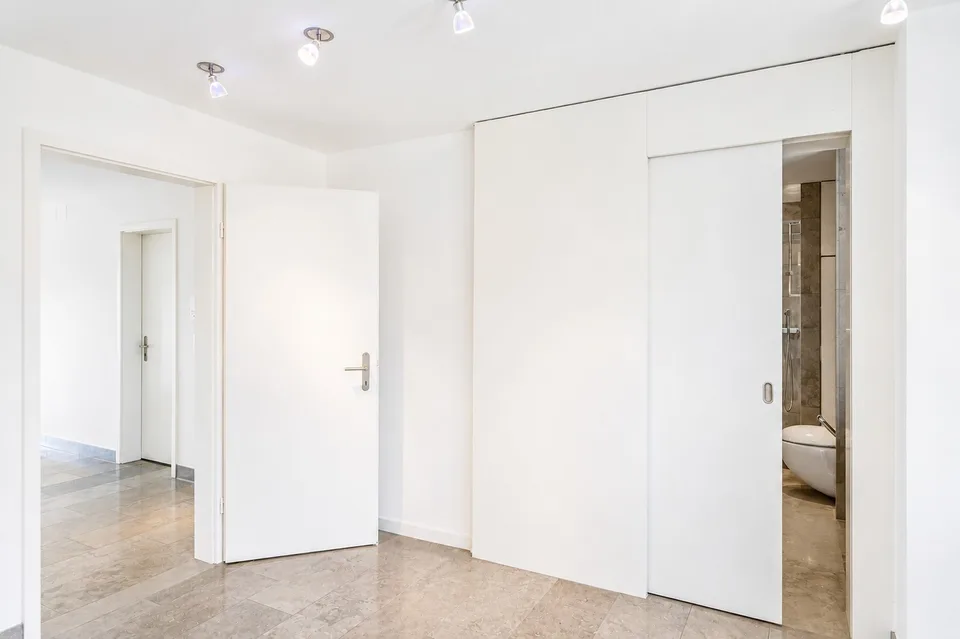 Attractive 3.5-room attic apartment with private rooftop terrace and panoramic view of Zurich and Lake Zurich