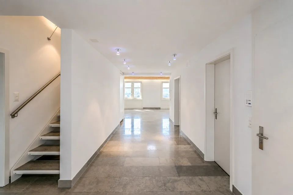 Attractive 3.5-room attic apartment with private rooftop terrace and panoramic view of Zurich and Lake Zurich