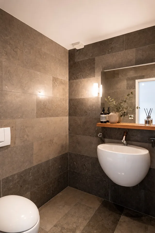 Attractive 3.5-room attic apartment with private rooftop terrace and panoramic view of Zurich and Lake Zurich