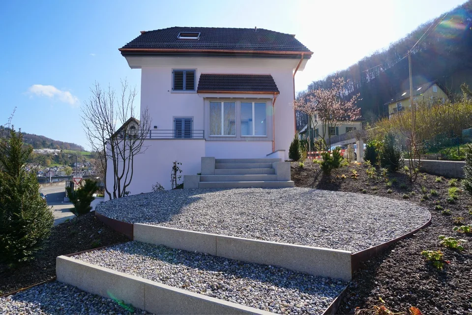 Ein Zuhause mit Charakter - stilvoll saniert, hochwertig ausgebaut und mit traumhaftem Garten