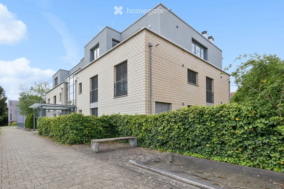 helle 3 1/2 Zimmer Attikawohnung mit hohem Wohnkomfort in Pfaffhausen