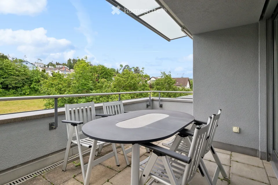 helle 3 1/2 Zimmer Attikawohnung mit hohem Wohnkomfort in Pfaffhausen
