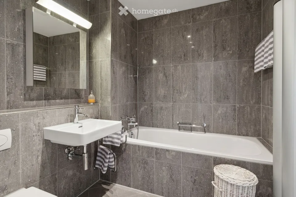 helle 3 1/2 Zimmer Attikawohnung mit hohem Wohnkomfort in Pfaffhausen