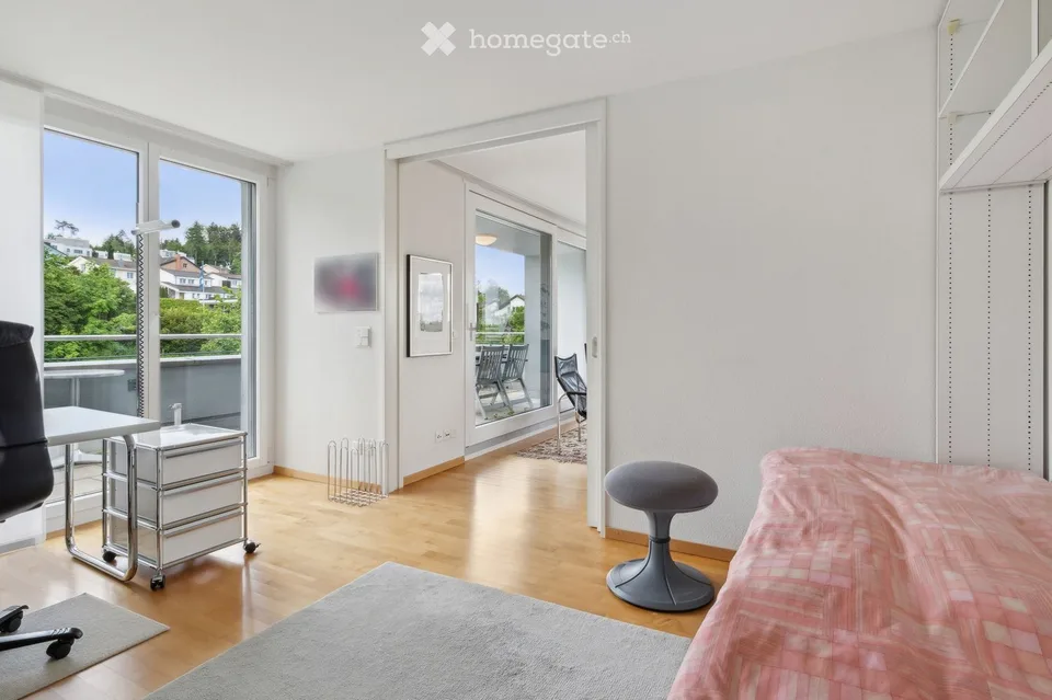 helle 3 1/2 Zimmer Attikawohnung mit hohem Wohnkomfort in Pfaffhausen