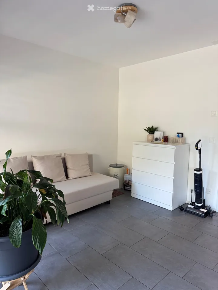 Wohnung mit 3.5 Zimmern und gepflastertem Garten