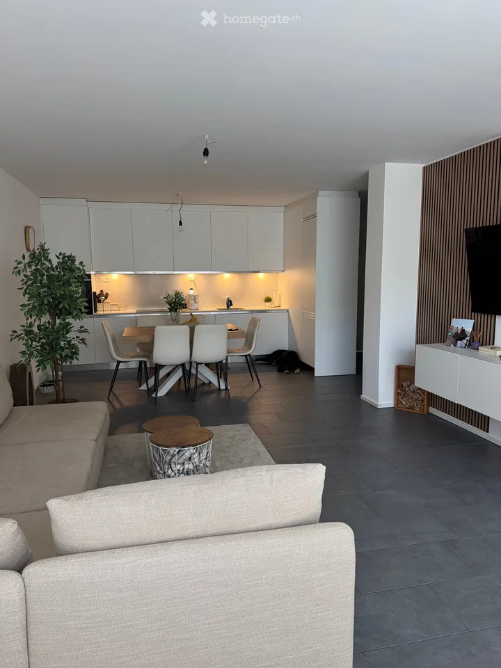 Wohnung mit 3.5 Zimmern und gepflastertem Garten