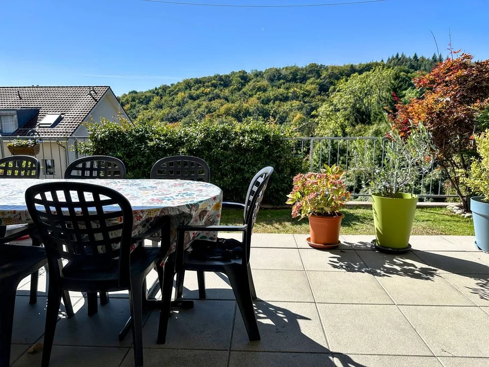 Superbo appartamento familiare con balcone-giardino e vista libera