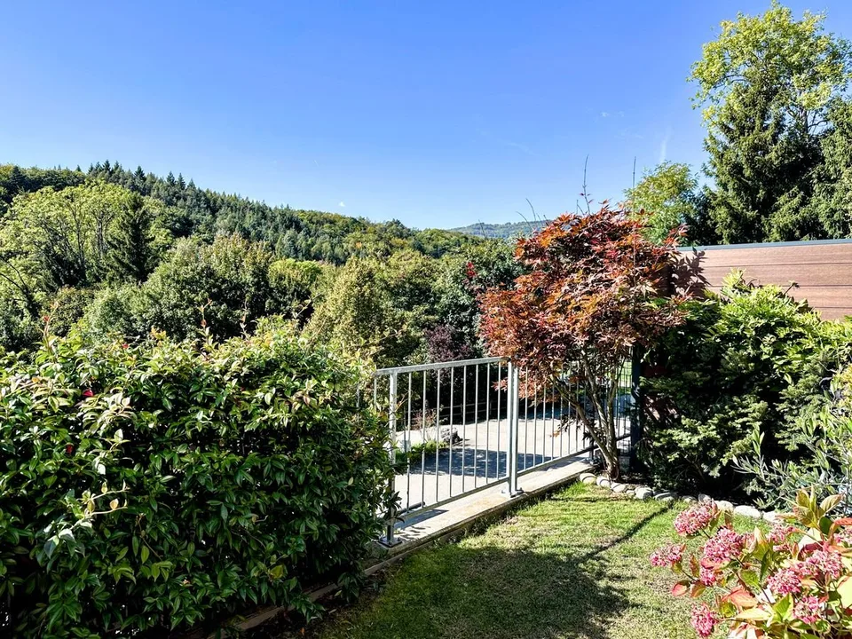 Superbo appartamento familiare con balcone-giardino e vista libera