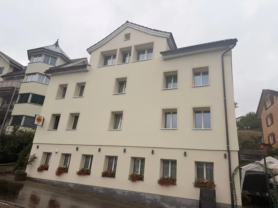 2 Zimmer, private Terrasse und Parkplatz – alles inklusive für CHF 830.–