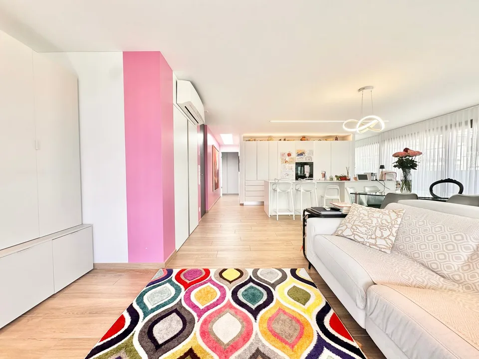 Penthouse moderne avec terrasse de 40 m² et vue panoramique sur Locarno