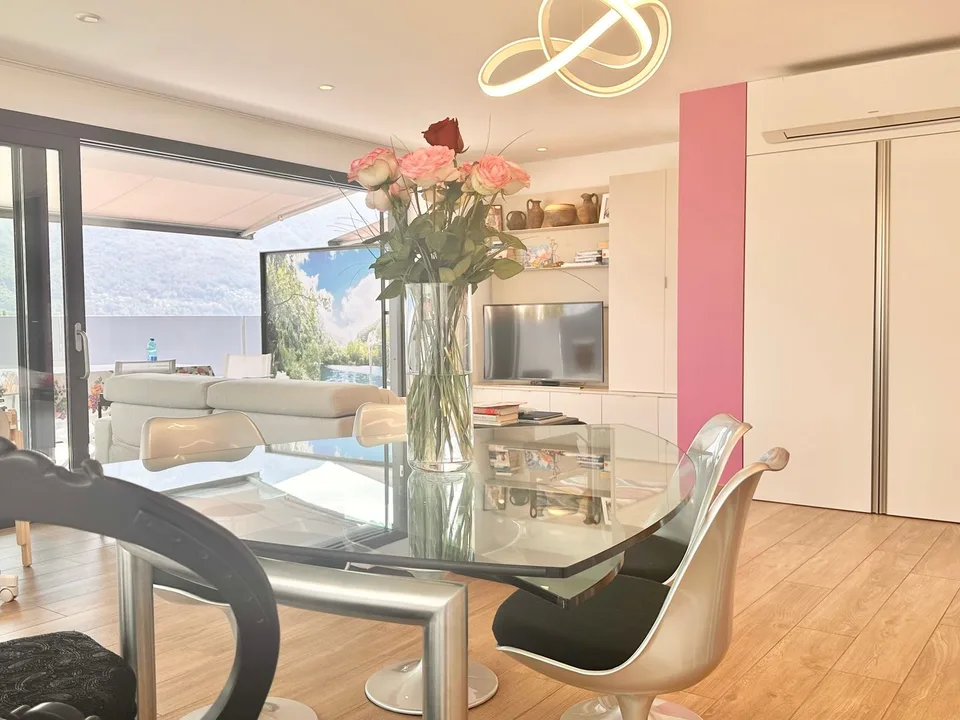 Penthouse moderne avec terrasse de 40 m² et vue panoramique sur Locarno