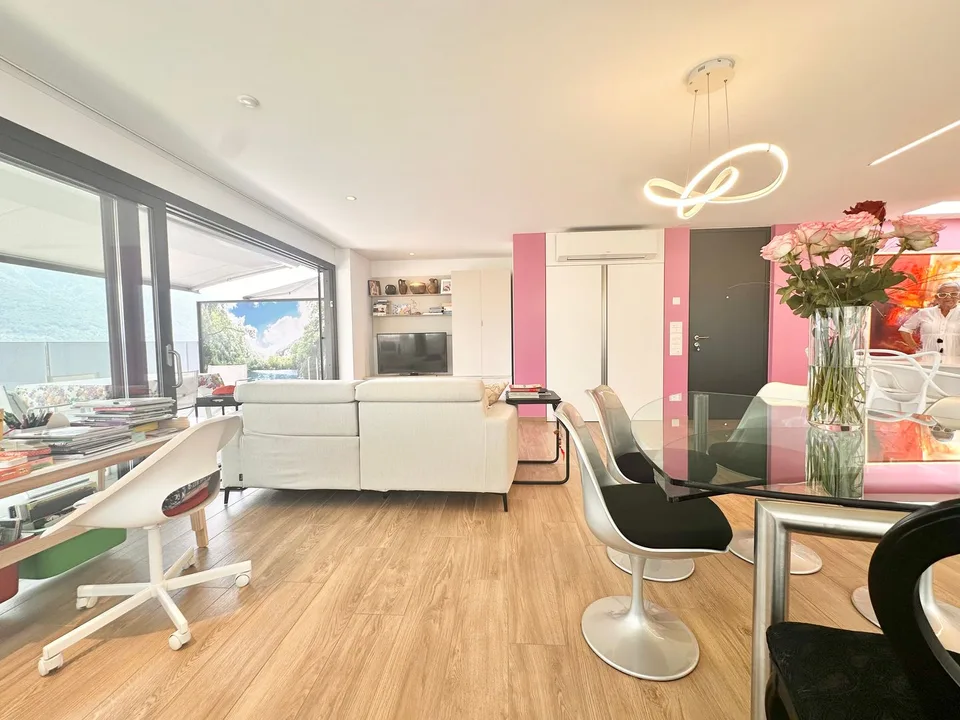 Penthouse moderne avec terrasse de 40 m² et vue panoramique sur Locarno