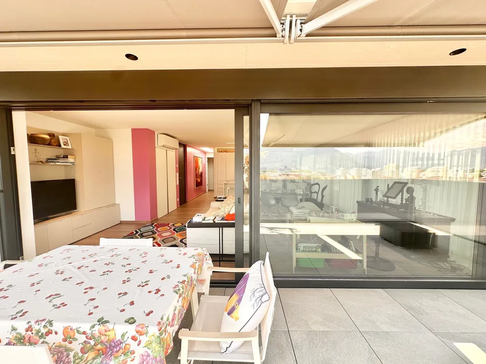 Penthouse moderne avec terrasse de 40 m² et vue panoramique sur Locarno