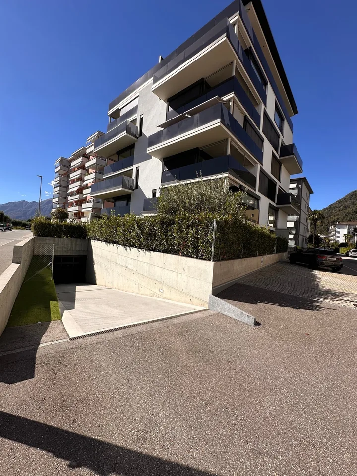 Modernes Penthouse mit 40 m² Terrasse und Panoramablick über Locarno