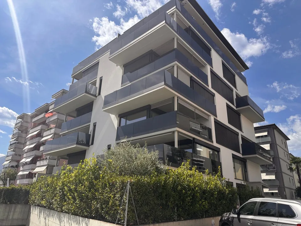 Penthouse moderne avec terrasse de 40 m² et vue panoramique sur Locarno