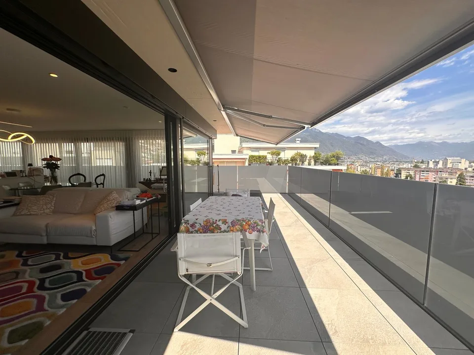 Penthouse moderne avec terrasse de 40 m² et vue panoramique sur Locarno