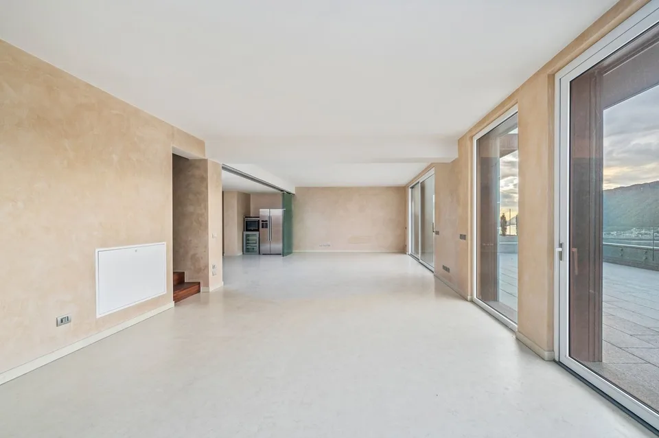VILLA 5,5 LOCALI CON VISTA LAGO – foto 9 di 13