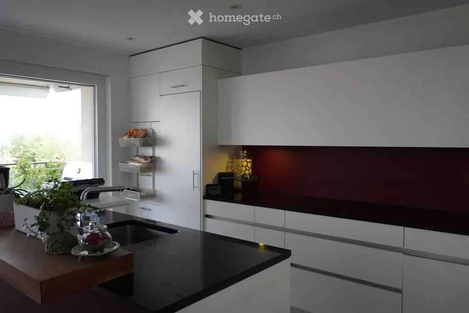 Grosszügige 4.5-Zimmer-Wohnung mit Balkon und Seeblick in Uetikon am See