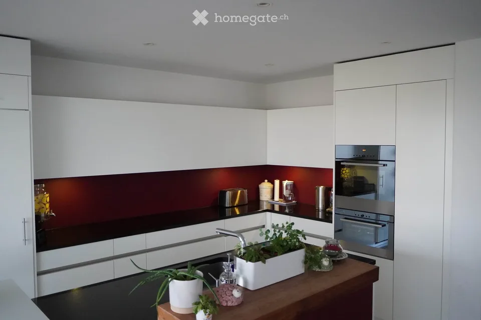 Grosszügige 4.5-Zimmer-Wohnung mit Balkon und Seeblick in Uetikon am See