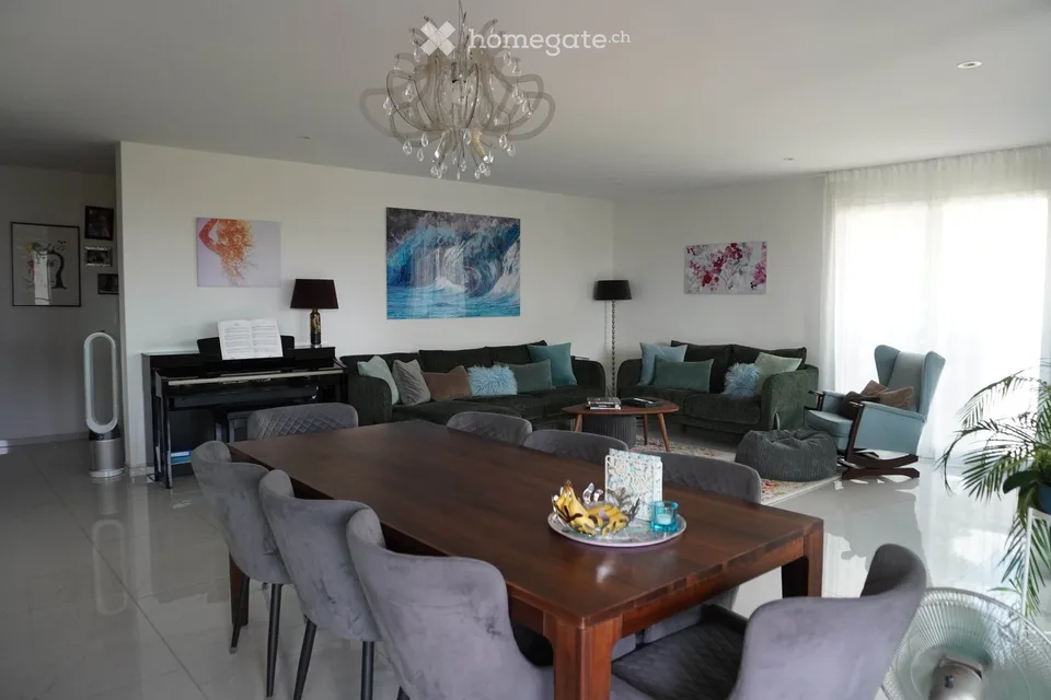Grosszügige 4.5-Zimmer-Wohnung mit Balkon und Seeblick in Uetikon am See