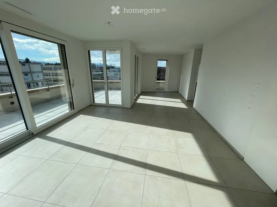 EXCLUSIVE 3.5-ROOM ATTIC APARTMENT WITH 360° PANORAMIC VIEW AND SPACIOUS SUN TERRACE