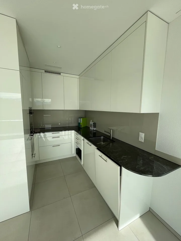 EXCLUSIVE 3.5-ROOM ATTIC APARTMENT WITH 360° PANORAMIC VIEW AND SPACIOUS SUN TERRACE
