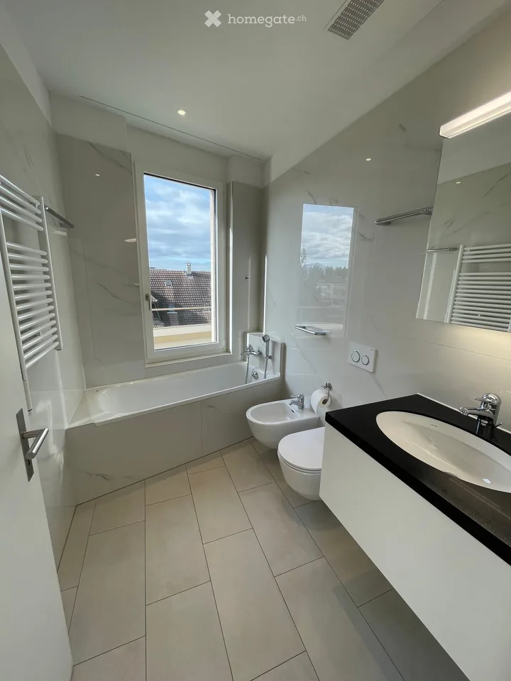 EXCLUSIVE 3.5-ROOM ATTIC APARTMENT WITH 360° PANORAMIC VIEW AND SPACIOUS SUN TERRACE